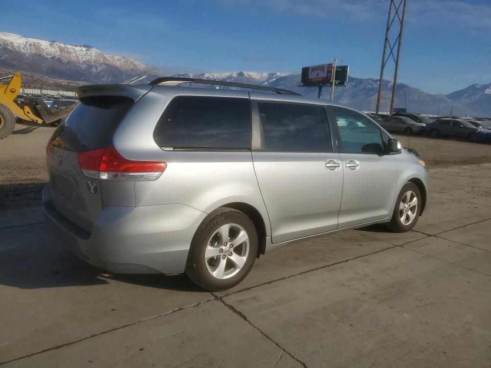 2014 Toyota Sienna le
