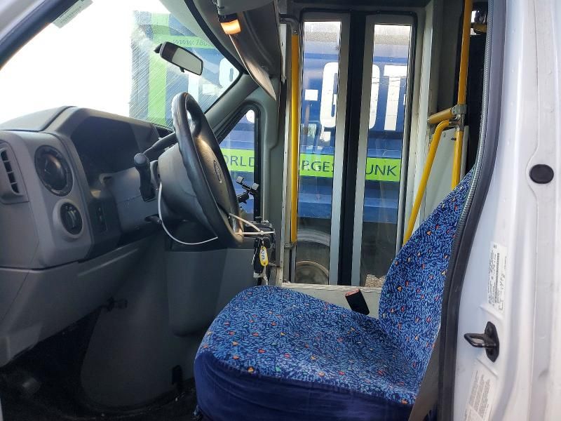 2017 Ford Econoline E350 Super Duty Cutaway van