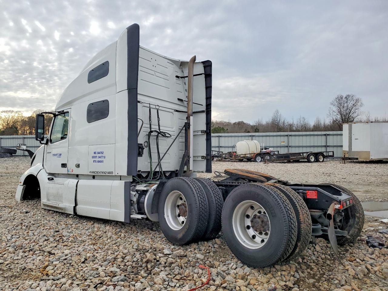 2019 Volvo VNL Semi Truck