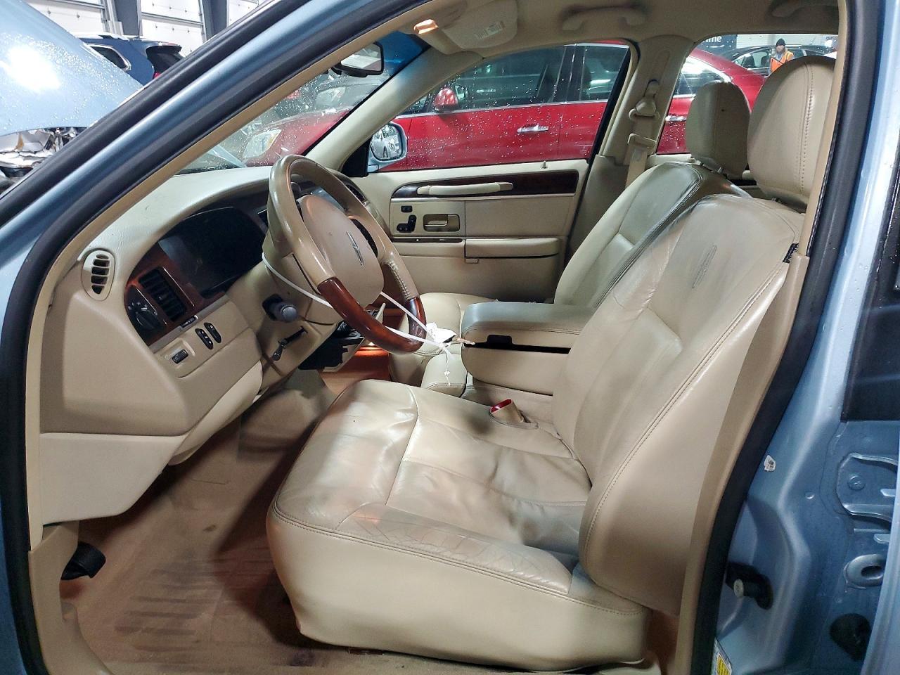 2009 Lincoln Town car Signature Limited