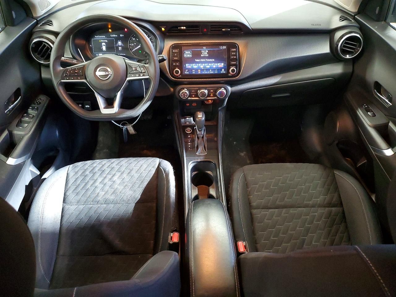 2023 Nissan Kicks sv