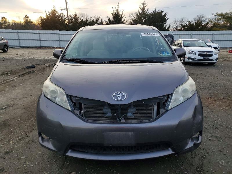 2013 Toyota Sienna le