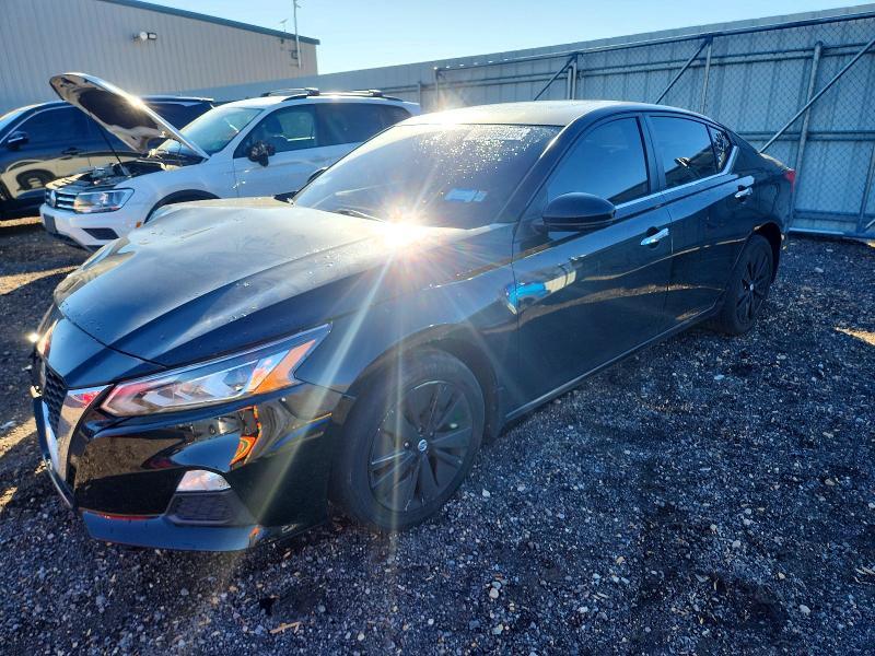 2022 Nissan Altima sv