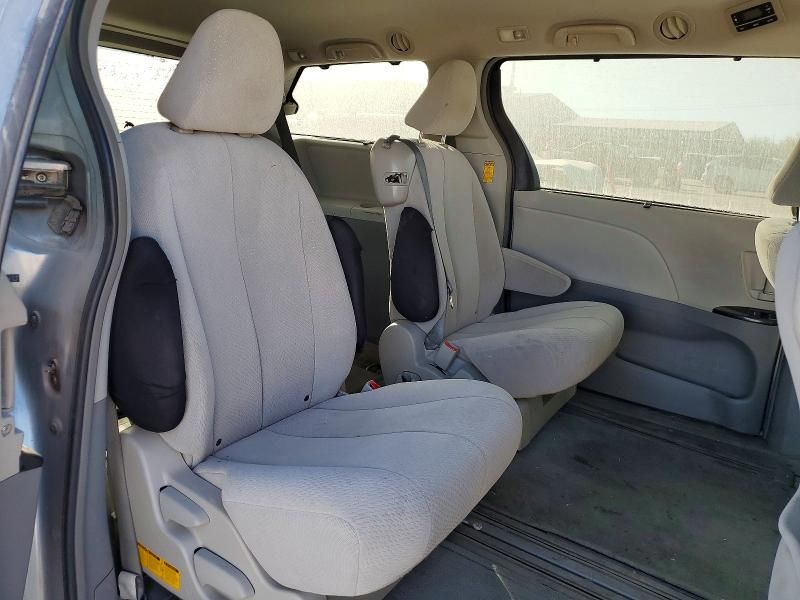 2014 Toyota Sienna le