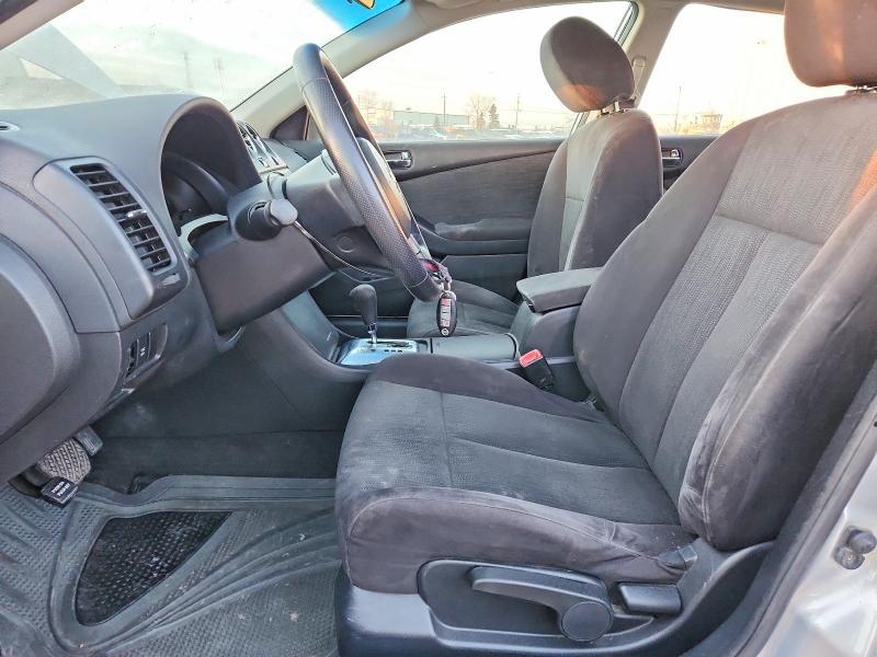 2010 Niss Altima Base