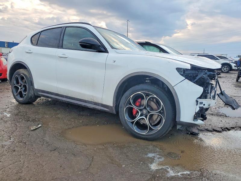 2024 Alfa Romeo Stelvio ti