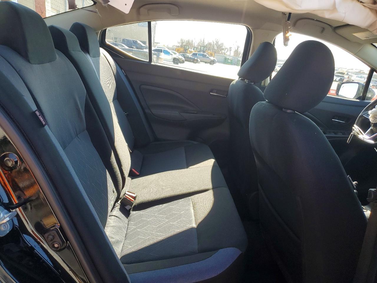 2025 Nissan Versa sv