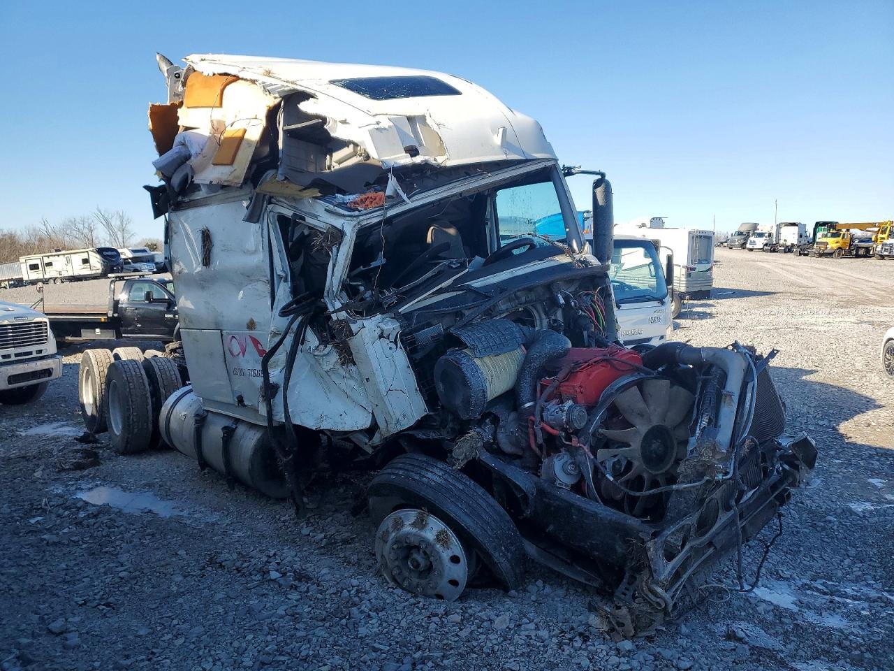 2005 Volvo VNL Semi Truck