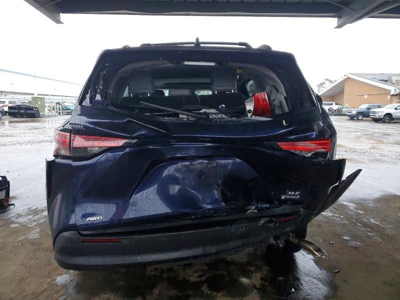 2021 Toyota Sienna xle