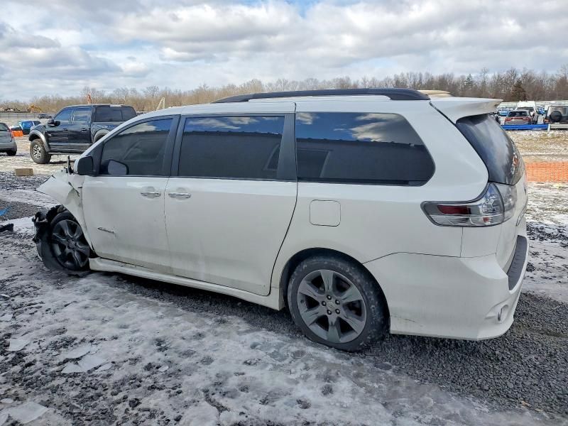 2015 Toyota Sienna Sport