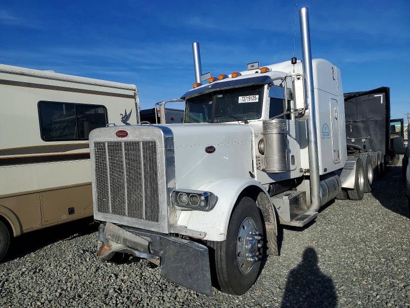 2005 Peterbilt 379 Semi Truck