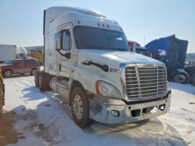 2018 Freigliner 2018 Freightliner Cascadia 125 Semi Truck