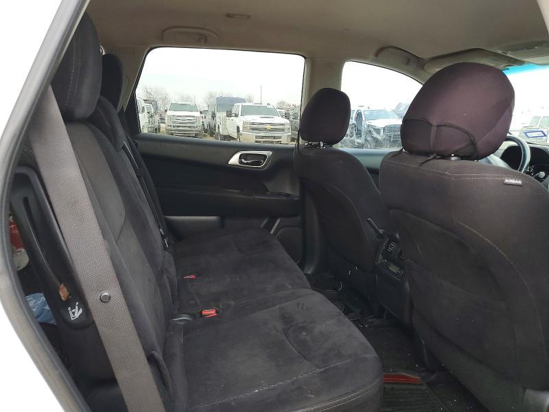 2016 Nissan Pathfinder s