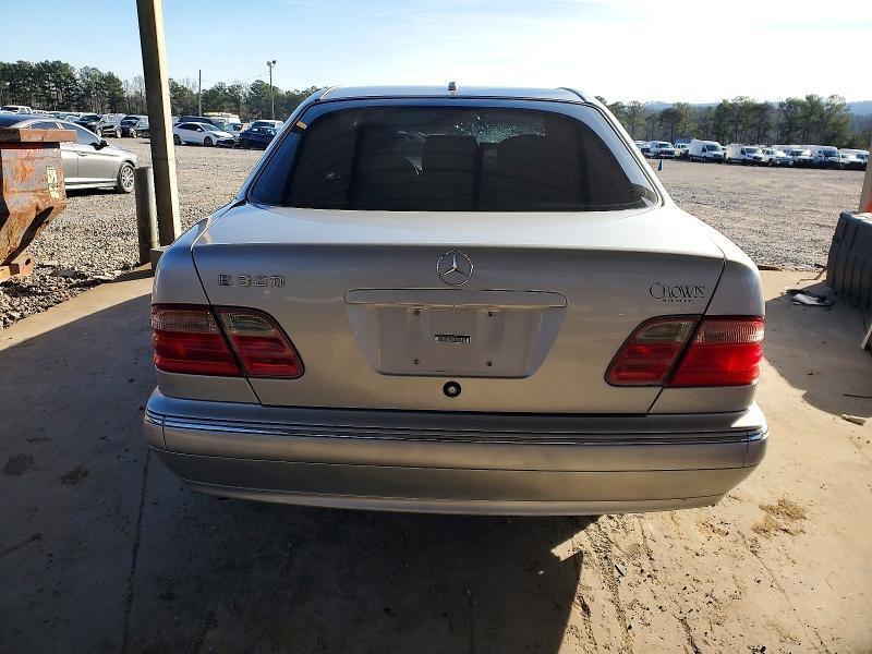 2001 Mercedes-Benz E 320