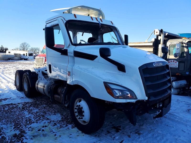 2022 Freightliner Cascadia 126 Semi Truck
