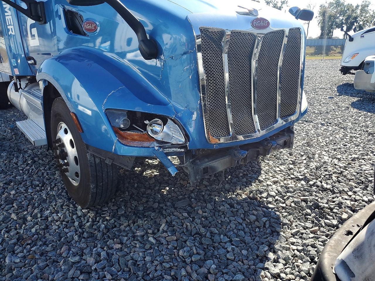 2021 Peterbilt 579 Semi Truck