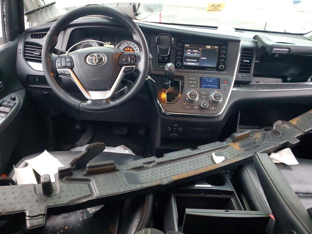 2018 Toyota Sienna se