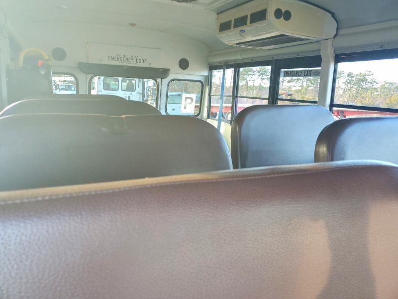 2006 Ford Econoline E450 Super Duty Cutaway van