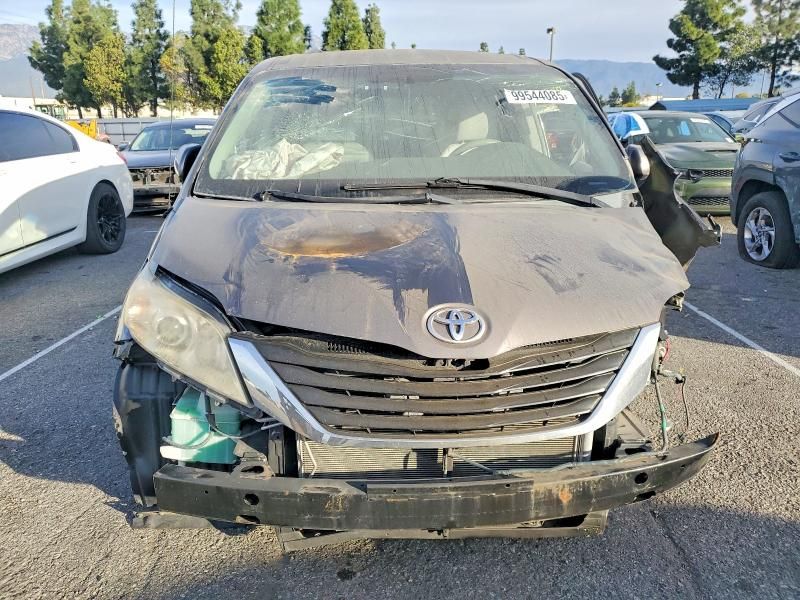 2012 Toyota Sienna le