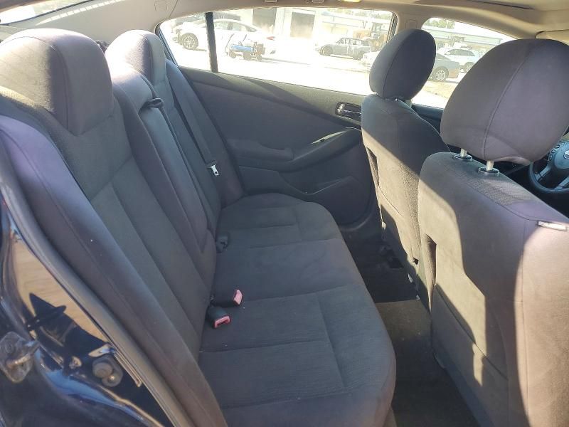 2010 Nissan Altima Base