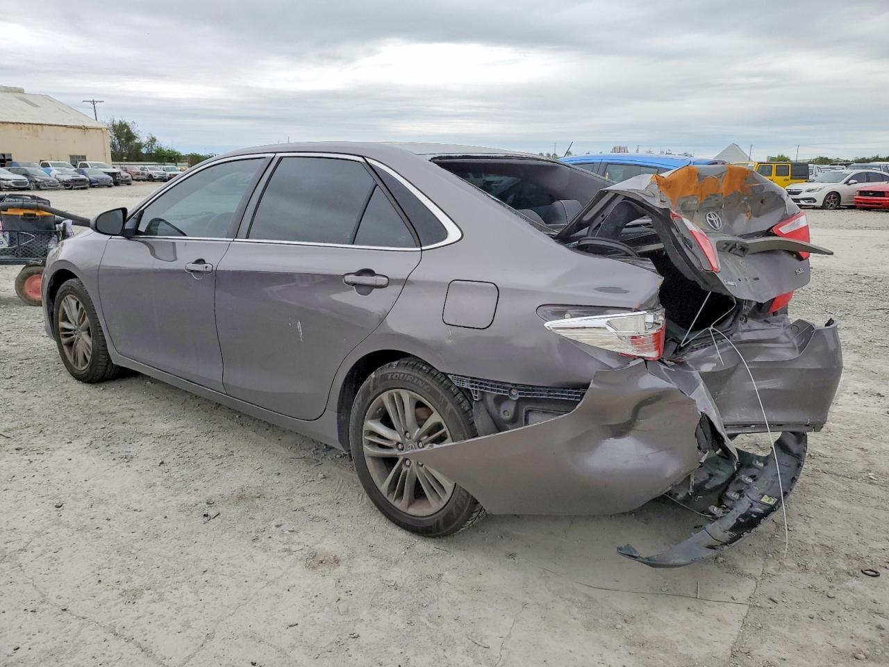 2016 Toyota Camry le