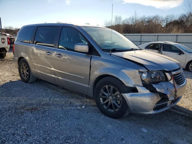 2015 Chrysler Town & Country s