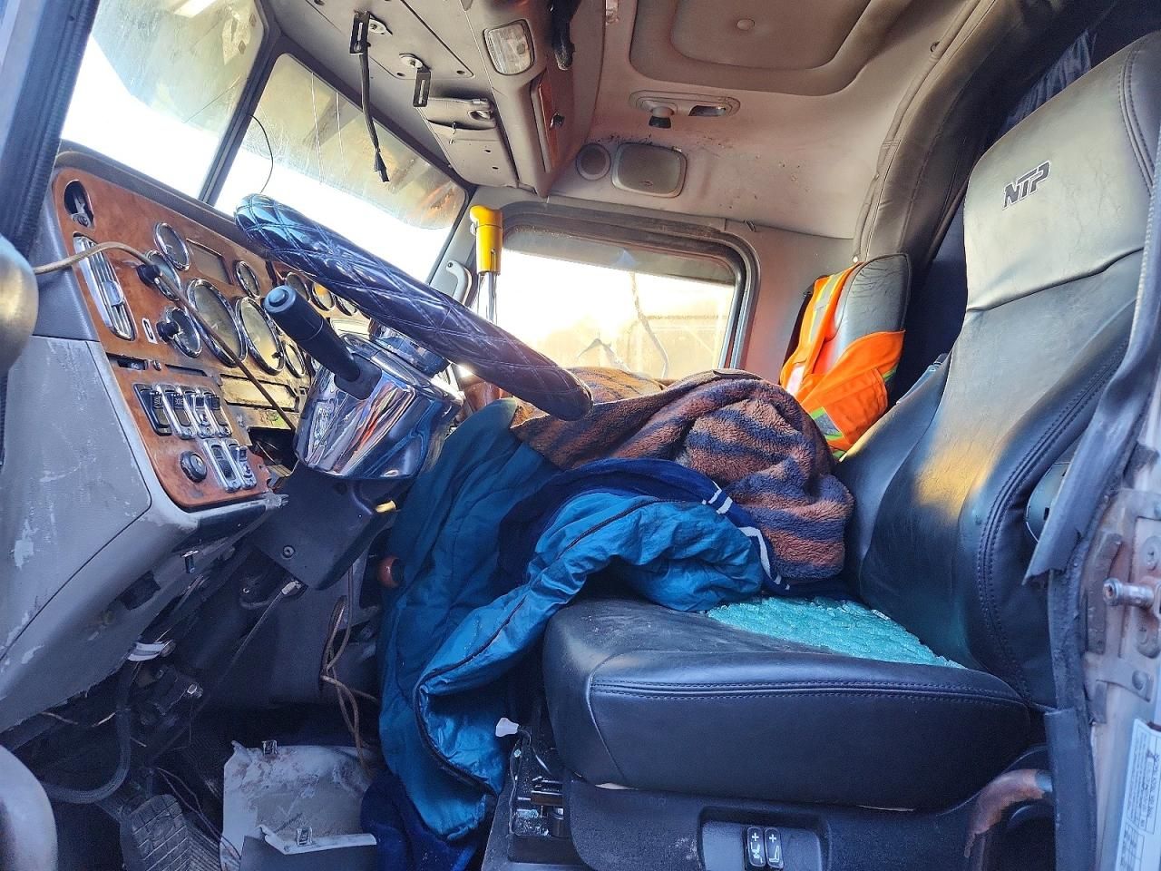 2009 Peterbilt Tractor 2009 Peterbilt 386 Semi Truck