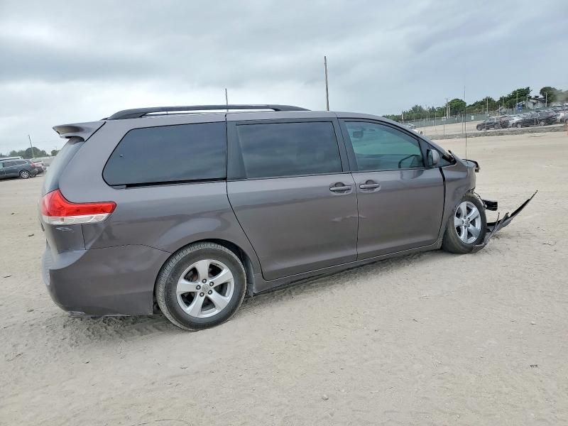 2012 Toyota Sienna le