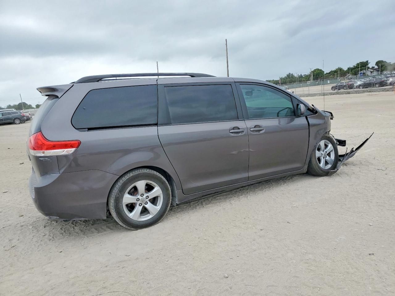 2012 Toyota Sienna le