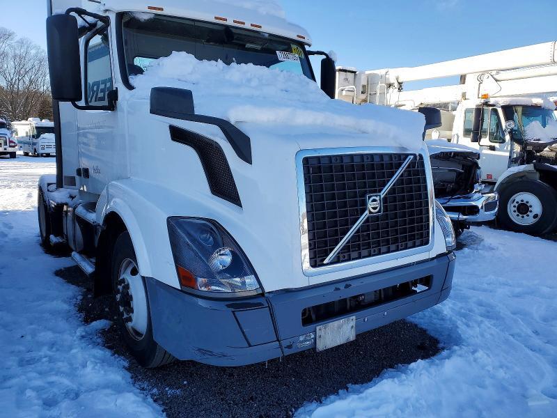 2018 Volvo VNL Semi Truck