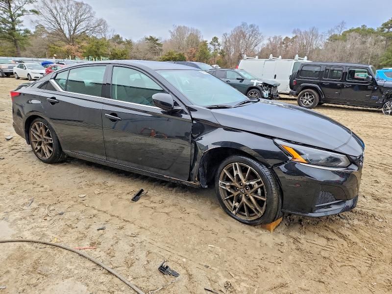 2025 Nissan Altima sr