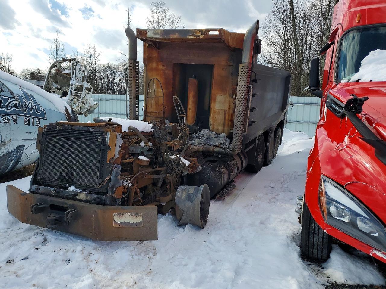 2020 Kenworth T880 Dump Truck