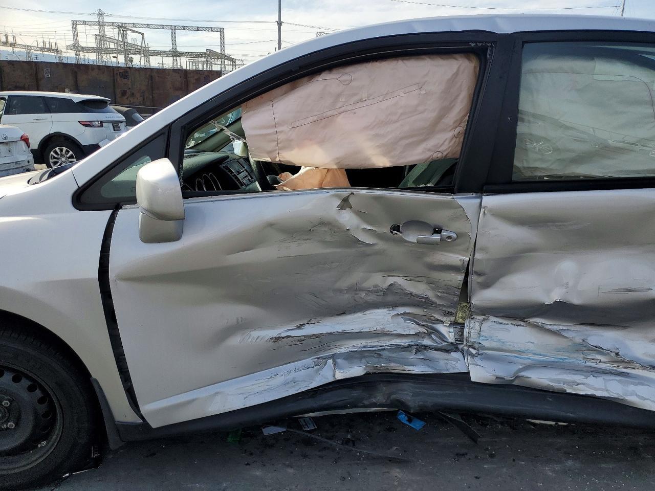 2011 Nissan Versa s
