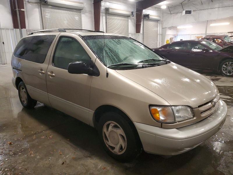 2000 Toyota Sienna le