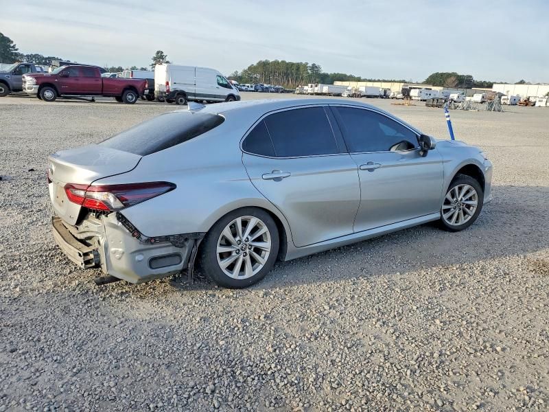 2024 Toyota Camry le