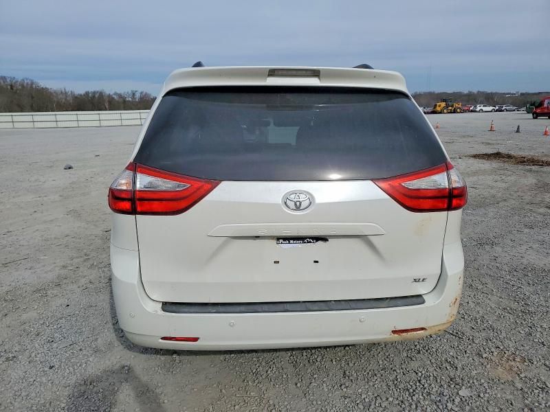 2016 Toyota Sienna xle