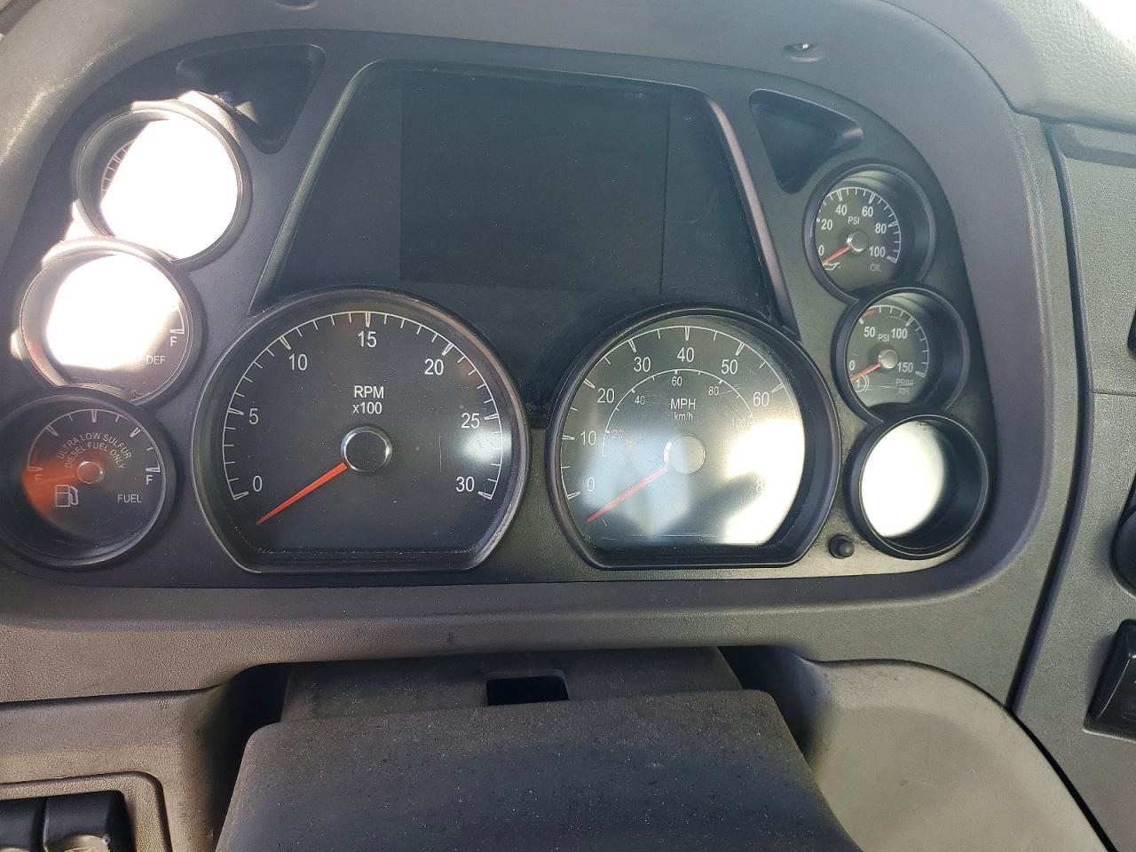 2017 Peterbilt 579 Semi Truck