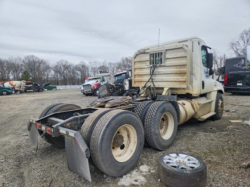2018 Freightliner Cascadia 125 Semi Truck