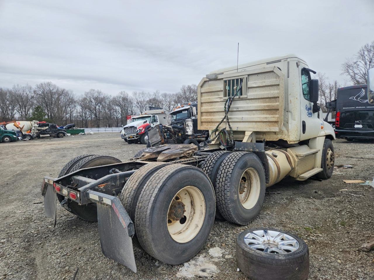 2018 Freightliner Cascadia 125 Semi Truck