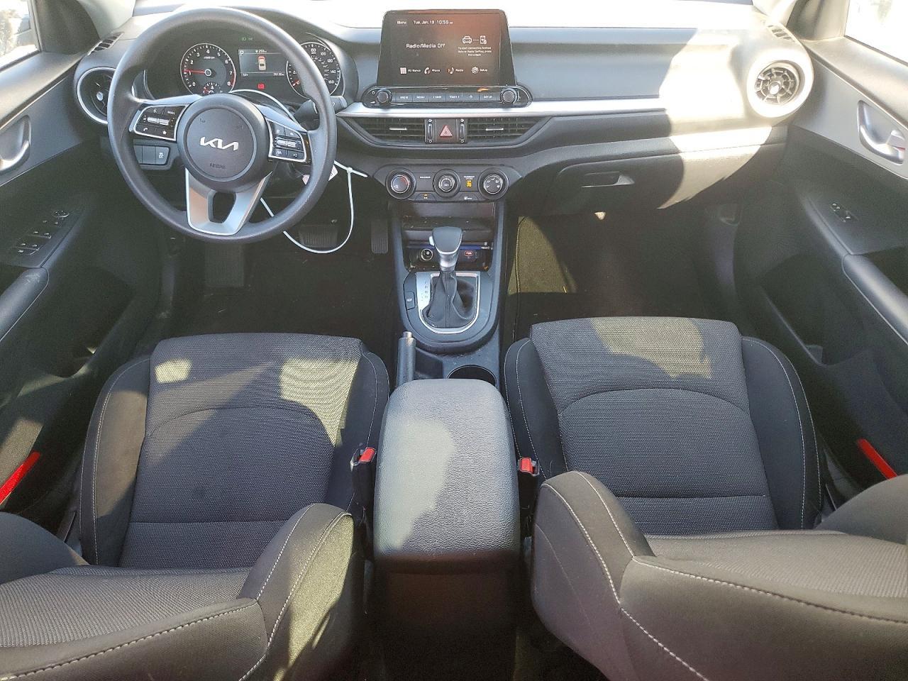 2024 KIA Forte lx