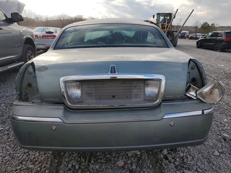 2003 Lincoln Town car Signature