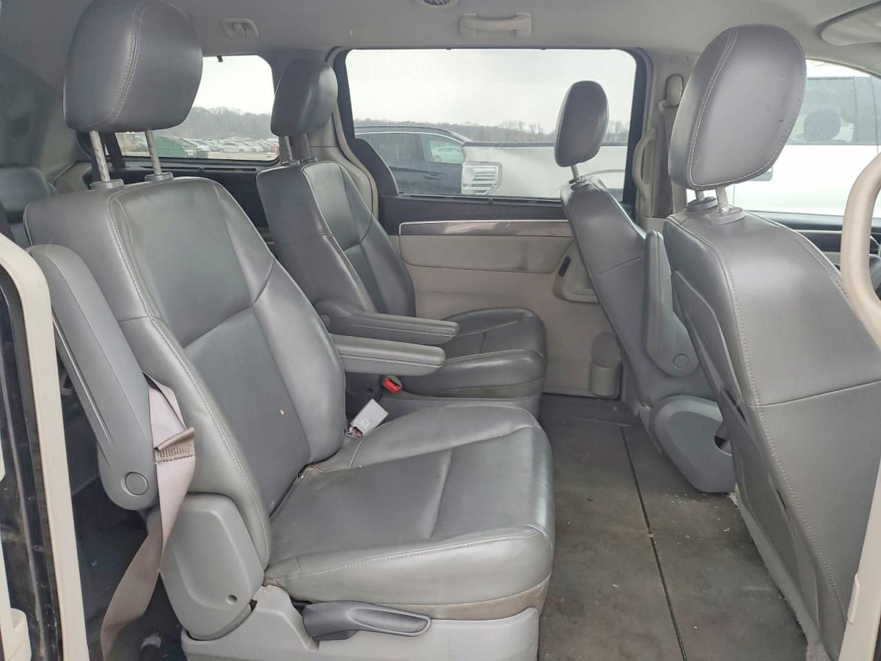 2010 Volkswagen Routan se
