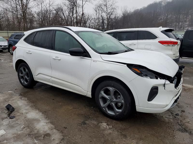 2023 Ford Escape st Line