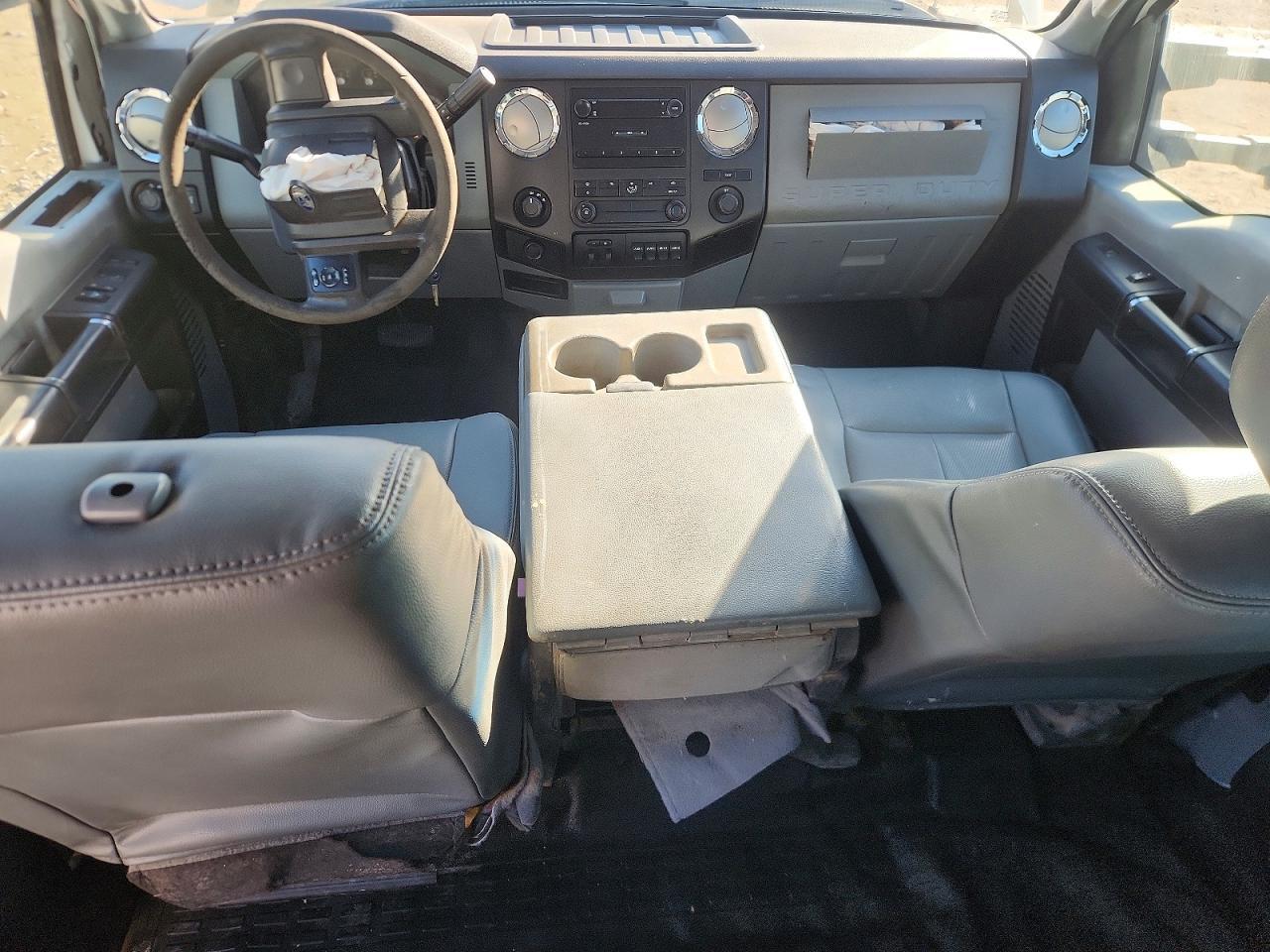 2013 Ford F350 Super Duty Flatbed Truck