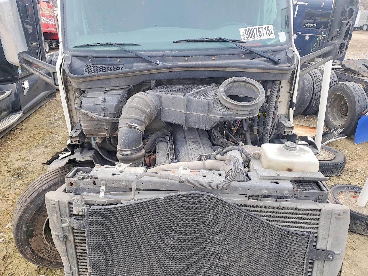 2016 Peterbilt 579 Semi Truck