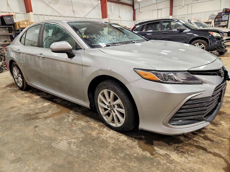 2021 Toyota Camry le