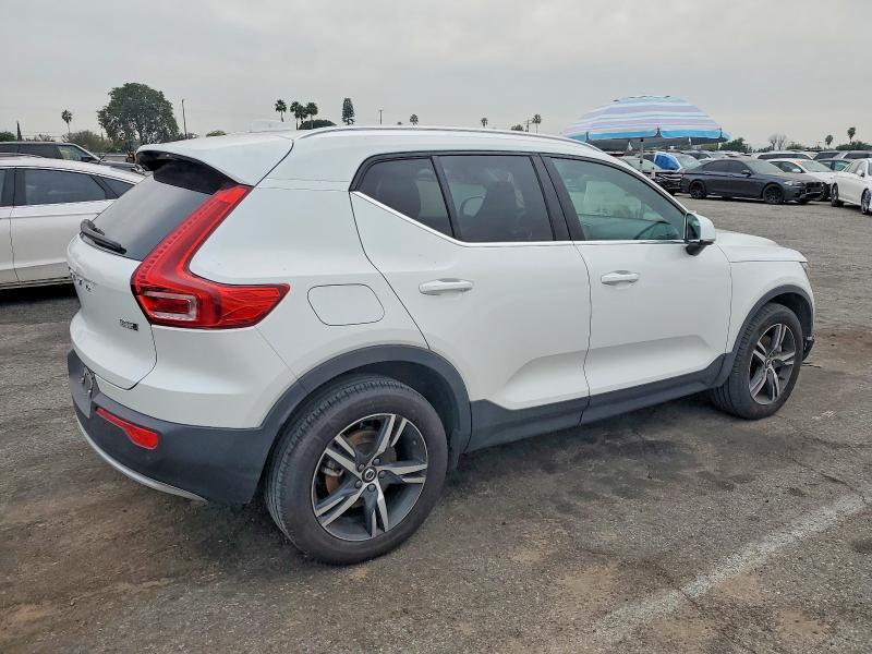 2025 Volvo Xc40 Core