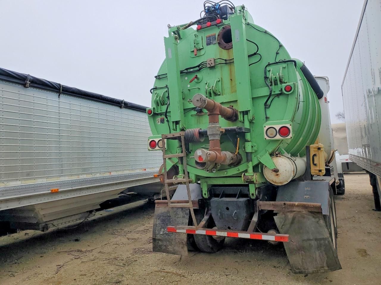 1999 International 2674 Vacuum Truck