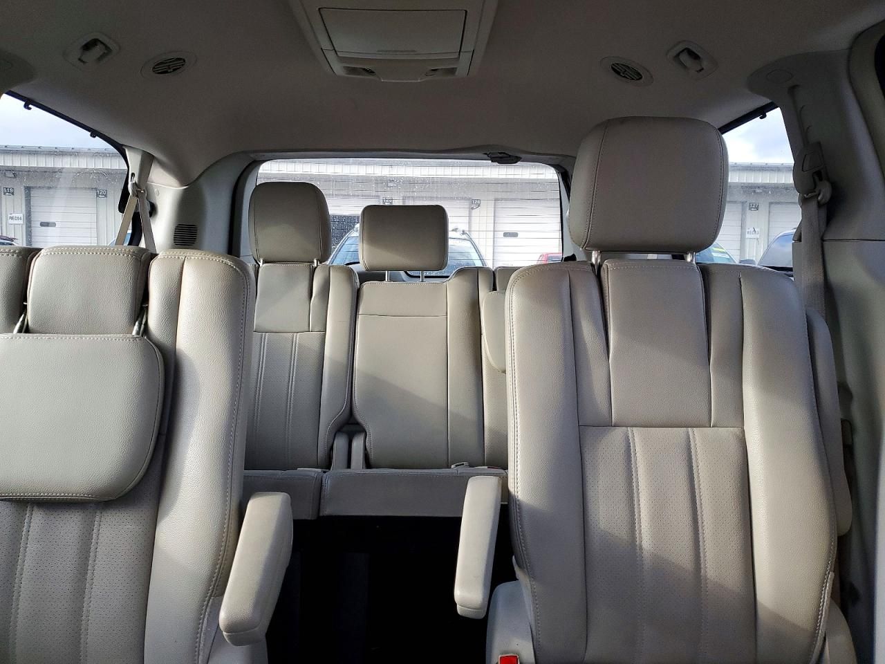 2012 Chrysler Town & Country Touring l