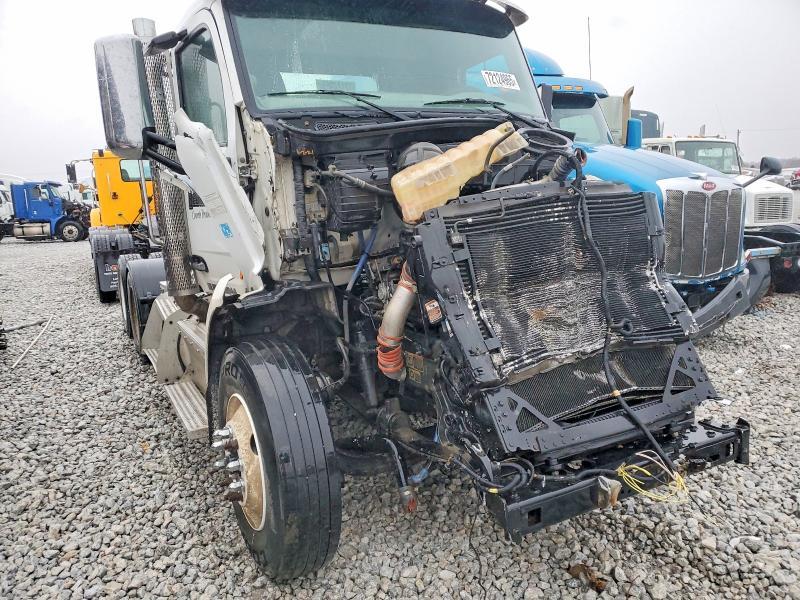 2016 Peterbilt 579 Semi Truck